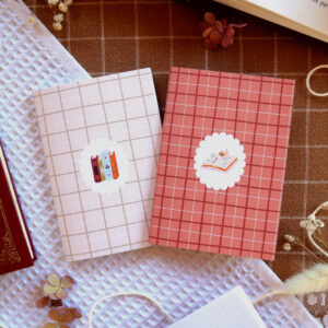 Carnets de notes "Pause journal" par chatdudesert. Photo prise de face avec vue sur les deux carnets.